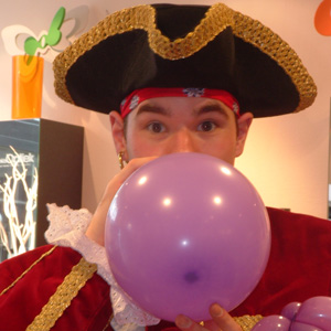 Sjaak the Pirate as balloon artist